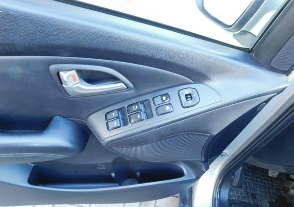 Hyundai ix35 cena 28900 przebieg: 279000, rok produkcji 2011 z Olsztyn małe 211